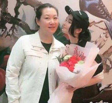 马丽娟最新观点探析，正反双方分析及其个人立场探究